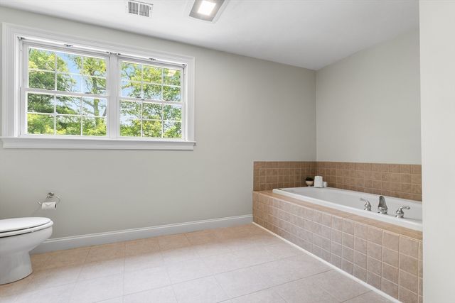 7 Tulip Way, Medway, MA 02053