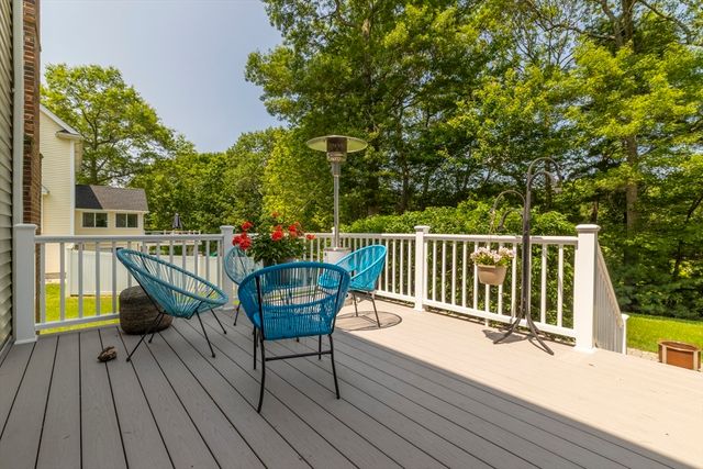 7 Tulip Way, Medway, MA 02053
