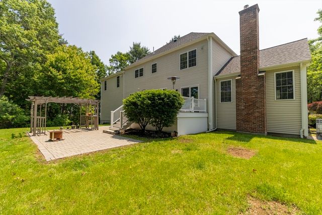 7 Tulip Way, Medway, MA 02053