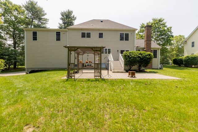 7 Tulip Way, Medway, MA 02053
