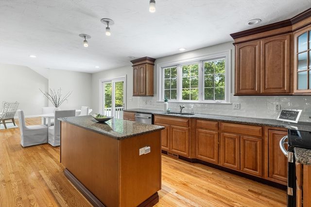 7 Tulip Way, Medway, MA 02053
