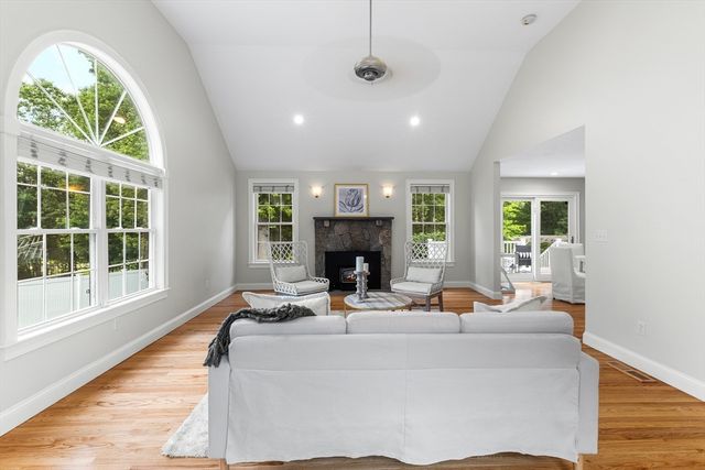 7 Tulip Way, Medway, MA 02053