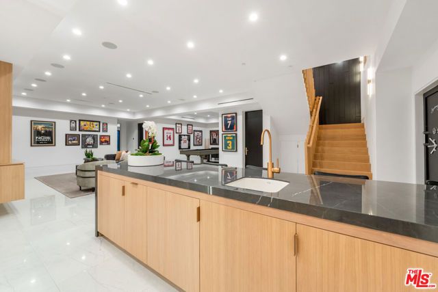 17228 Otsego Street, Encino (los Angeles), CA 91316