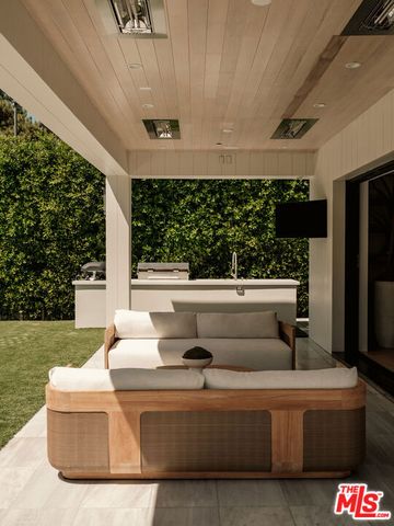 17228 Otsego Street, Encino (los Angeles), CA 91316