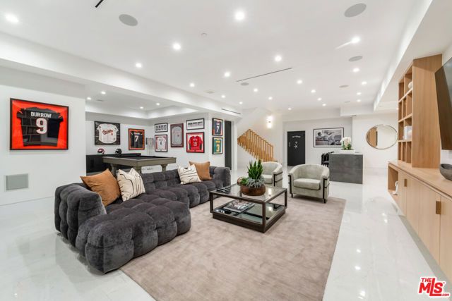 17228 Otsego Street, Encino (los Angeles), CA 91316