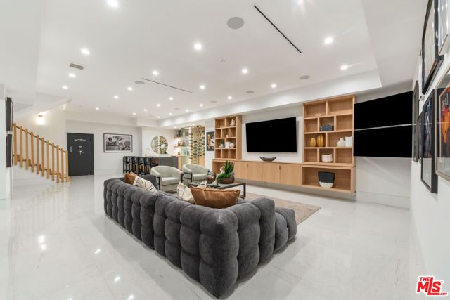 17228 Otsego Street, Encino (los Angeles), CA 91316