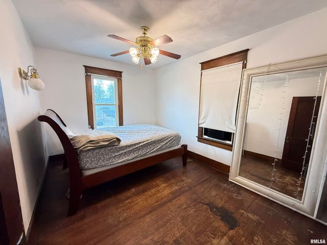 469 N 2ND Avenue, Canton, IL 61520