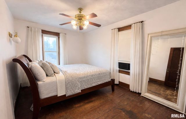 469 N 2ND Avenue, Canton, IL 61520