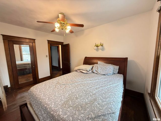 469 N 2ND Avenue, Canton, IL 61520