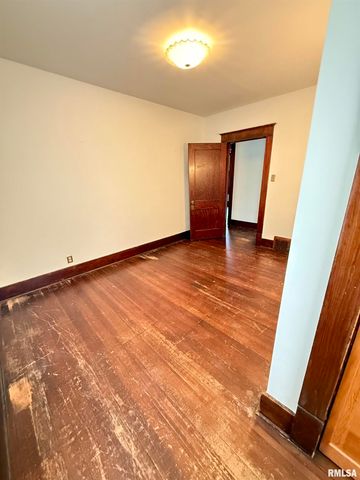 469 N 2ND Avenue, Canton, IL 61520