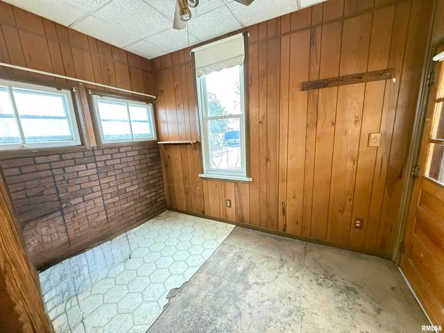 469 N 2ND Avenue, Canton, IL 61520