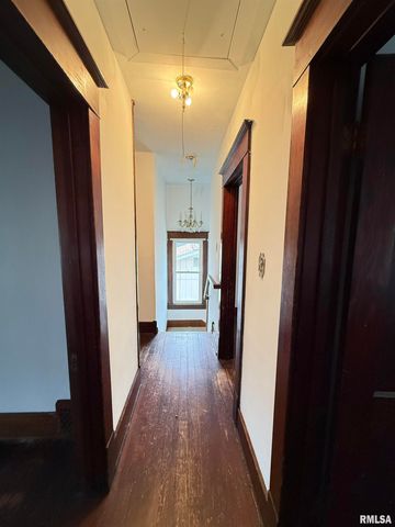 469 N 2ND Avenue, Canton, IL 61520