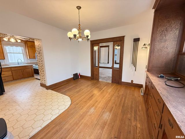 469 N 2ND Avenue, Canton, IL 61520