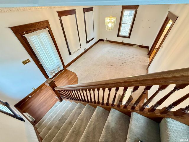 469 N 2ND Avenue, Canton, IL 61520