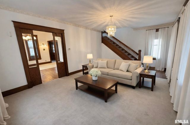 469 N 2ND Avenue, Canton, IL 61520