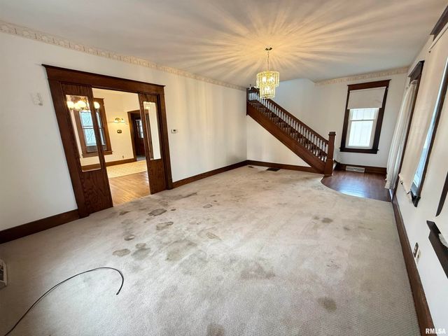 469 N 2ND Avenue, Canton, IL 61520