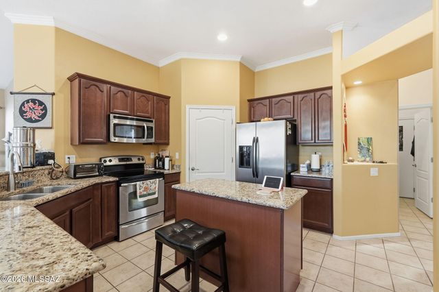 7830 E Treetop Road, Tucson, AZ 85756