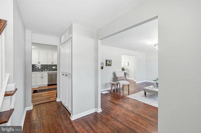 6 WHEELWRIGHT LN, Cherry Hill, NJ 08003