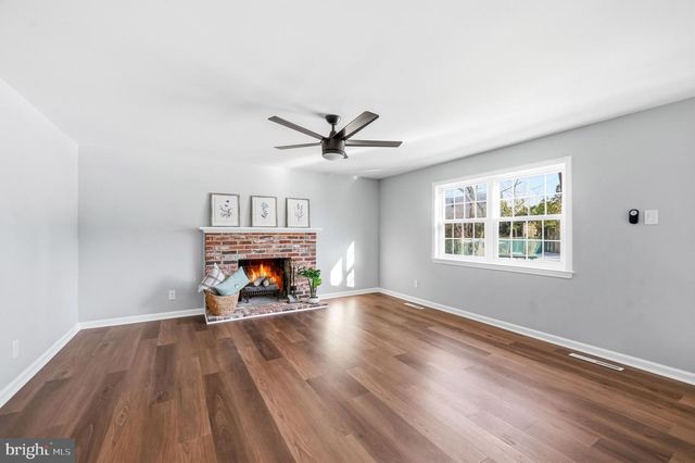 6 WHEELWRIGHT LN, Cherry Hill, NJ 08003