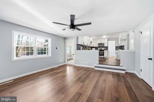 6 WHEELWRIGHT LN, Cherry Hill, NJ 08003