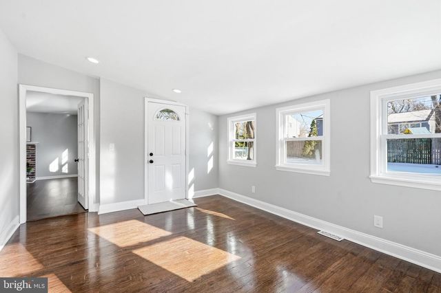 6 WHEELWRIGHT LN, Cherry Hill, NJ 08003