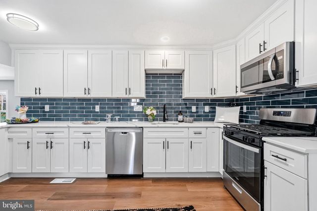 6 WHEELWRIGHT LN, Cherry Hill, NJ 08003