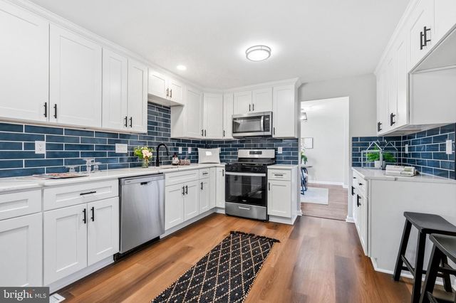 6 WHEELWRIGHT LN, Cherry Hill, NJ 08003