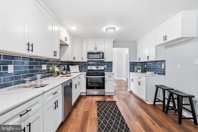 6 WHEELWRIGHT LN, Cherry Hill, NJ 08003