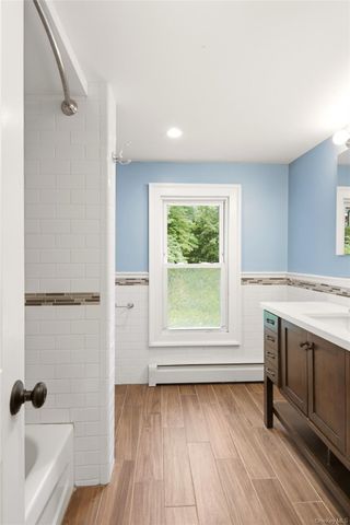 69 Ridgeway Avenue, East Setauket, NY 11733