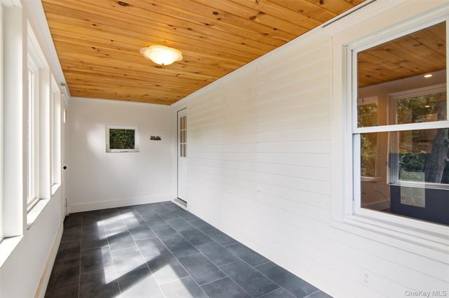 69 Ridgeway Avenue, East Setauket, NY 11733