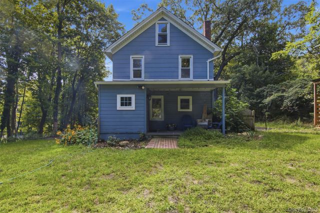 69 Ridgeway Avenue, East Setauket, NY 11733