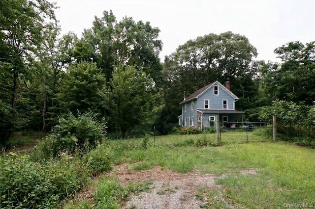 69 Ridgeway Avenue, East Setauket, NY 11733
