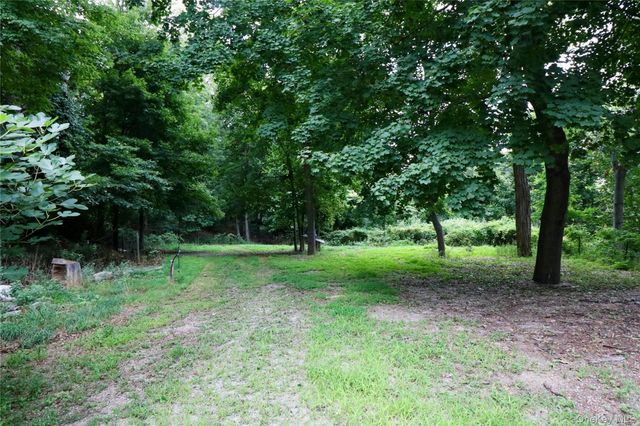 69 Ridgeway Avenue, East Setauket, NY 11733