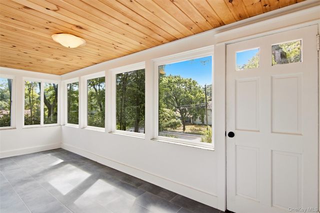69 Ridgeway Avenue, East Setauket, NY 11733