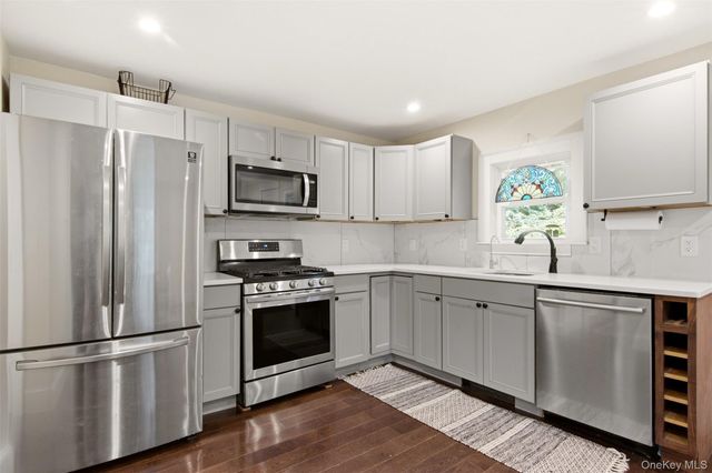 69 Ridgeway Avenue, East Setauket, NY 11733