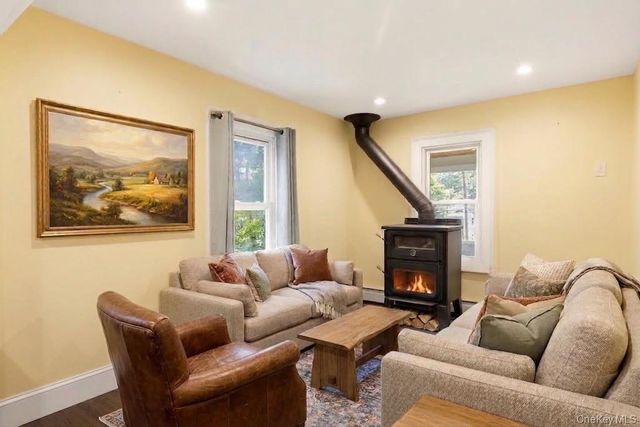 69 Ridgeway Avenue, East Setauket, NY 11733