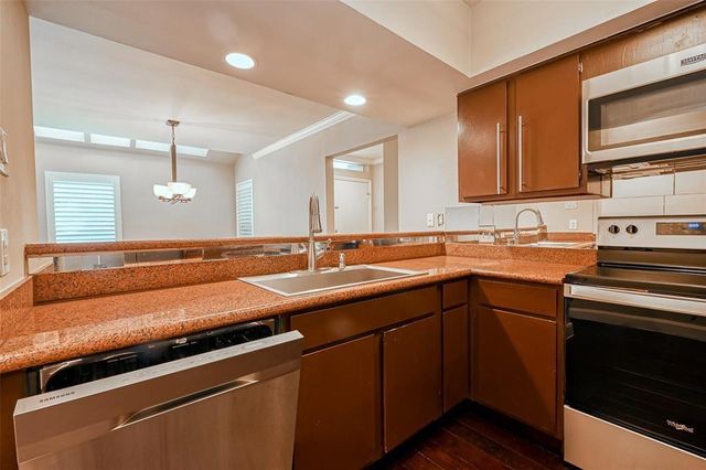 1926 Augusta Drive 18, Houston, TX 77057