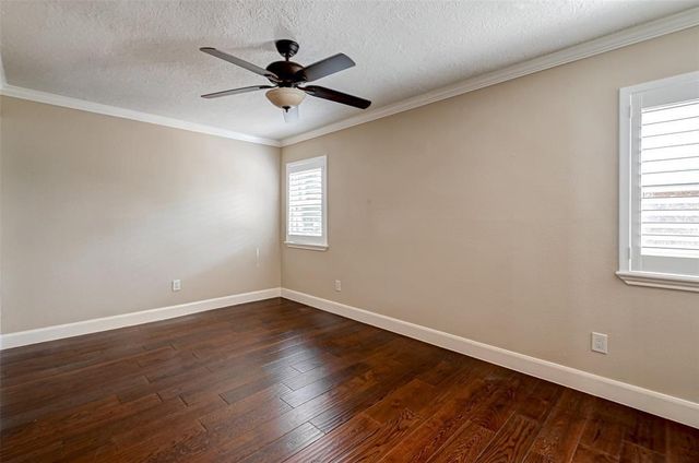 1926 Augusta Drive 18, Houston, TX 77057