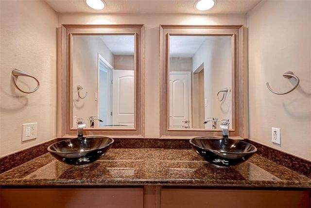 1926 Augusta Drive 18, Houston, TX 77057