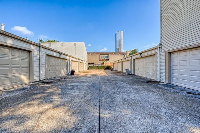 1926 Augusta Drive 18, Houston, TX 77057