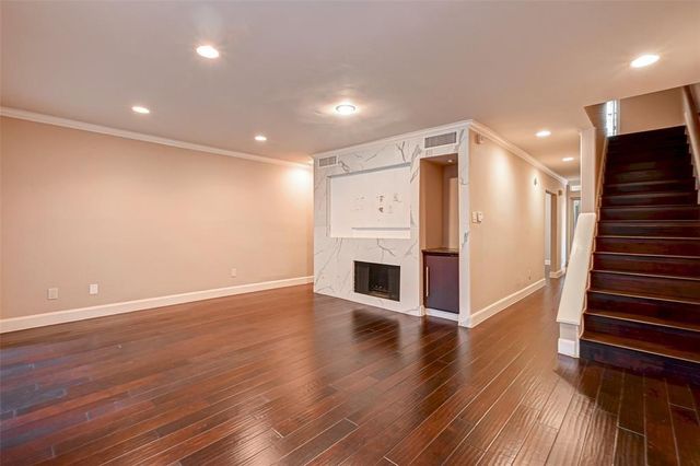 1926 Augusta Drive 18, Houston, TX 77057