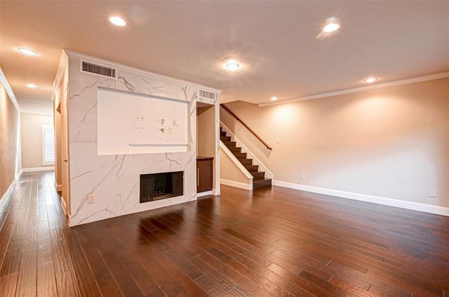 1926 Augusta Drive 18, Houston, TX 77057