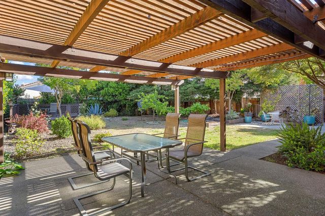 4313 Saint Jones Ct, Elk Grove, CA 95758