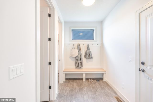 5058 Airlake Draw, Woodbury, MN 55129