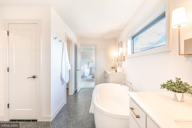 5058 Airlake Draw, Woodbury, MN 55129