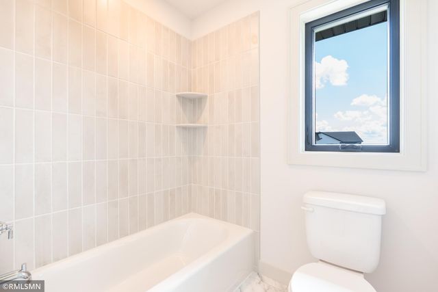 5058 Airlake Draw, Woodbury, MN 55129