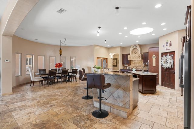 34 Haciendas Del Valle, Peralta, NM 87042