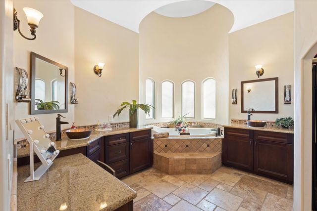 34 Haciendas Del Valle, Peralta, NM 87042