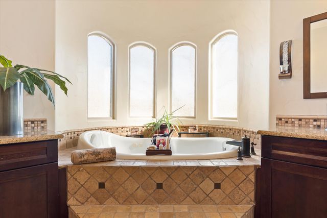 34 Haciendas Del Valle, Peralta, NM 87042