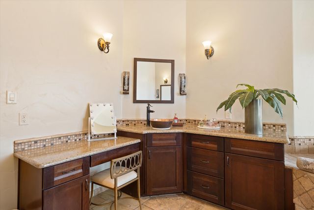 34 Haciendas Del Valle, Peralta, NM 87042